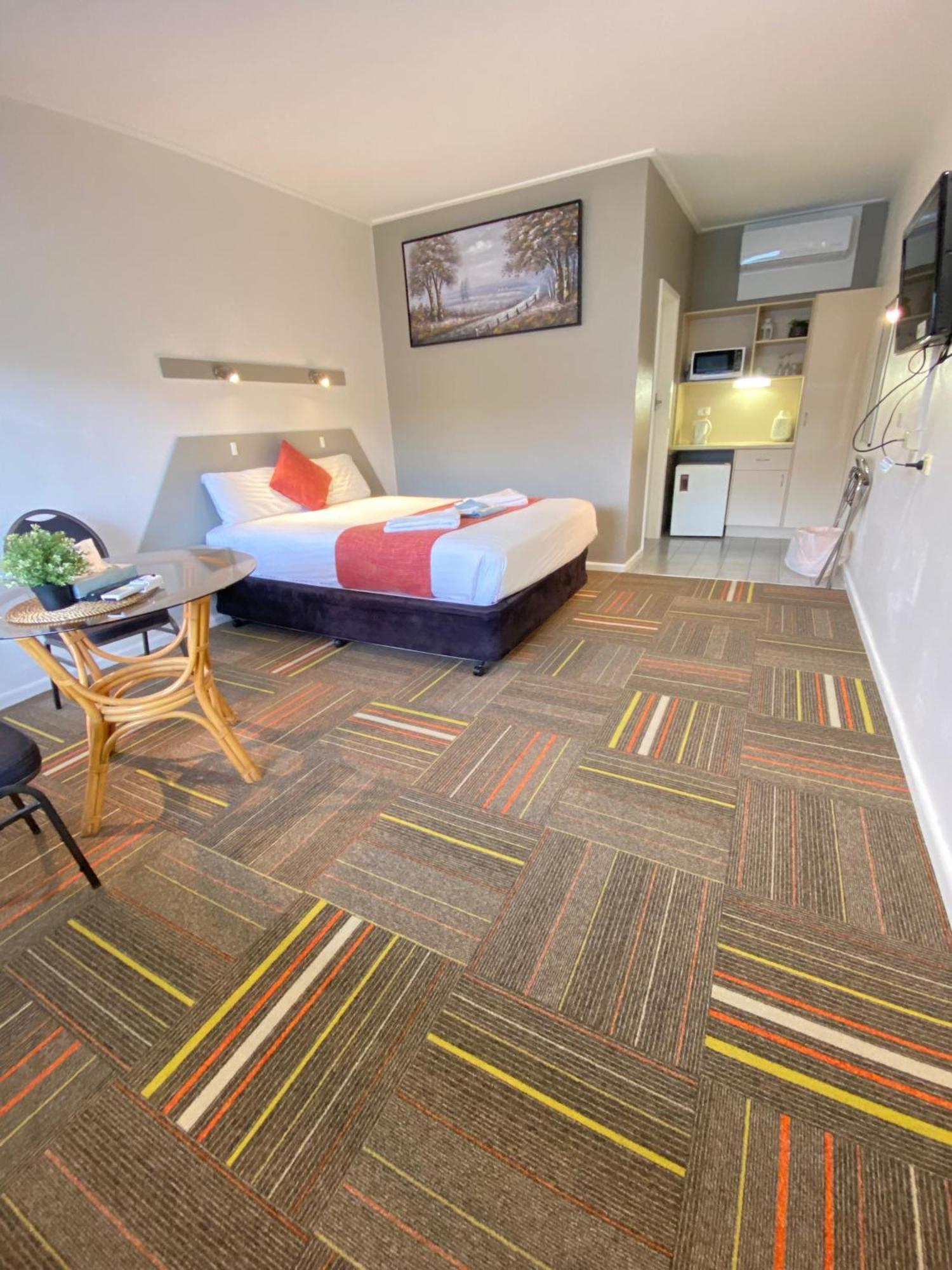 Cobb Inlander Motel Hay Exterior foto